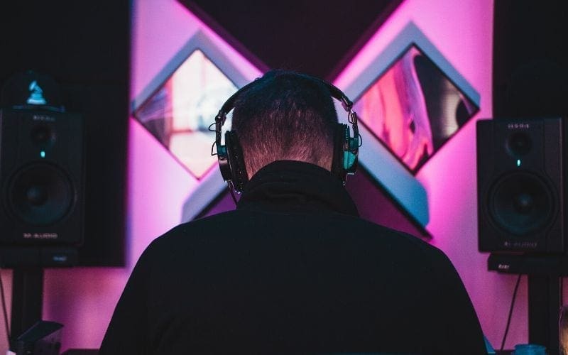 Listening levels when mixing with EQ