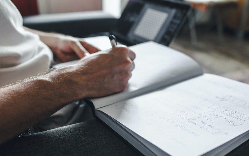 how to become a casting director