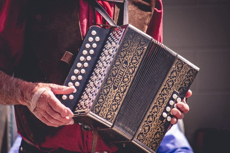 Folk Punk Characteristics